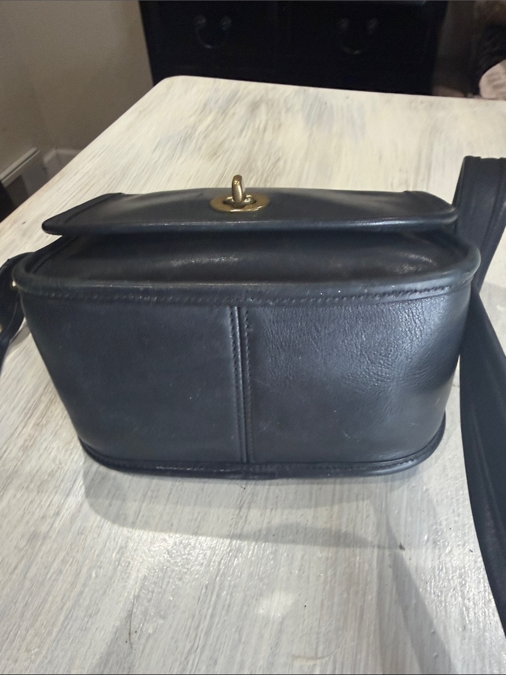 Vintage Coach Legacy Small Flap Black Leather Crossbody with Gold Turnlock - Picture 6 of 16